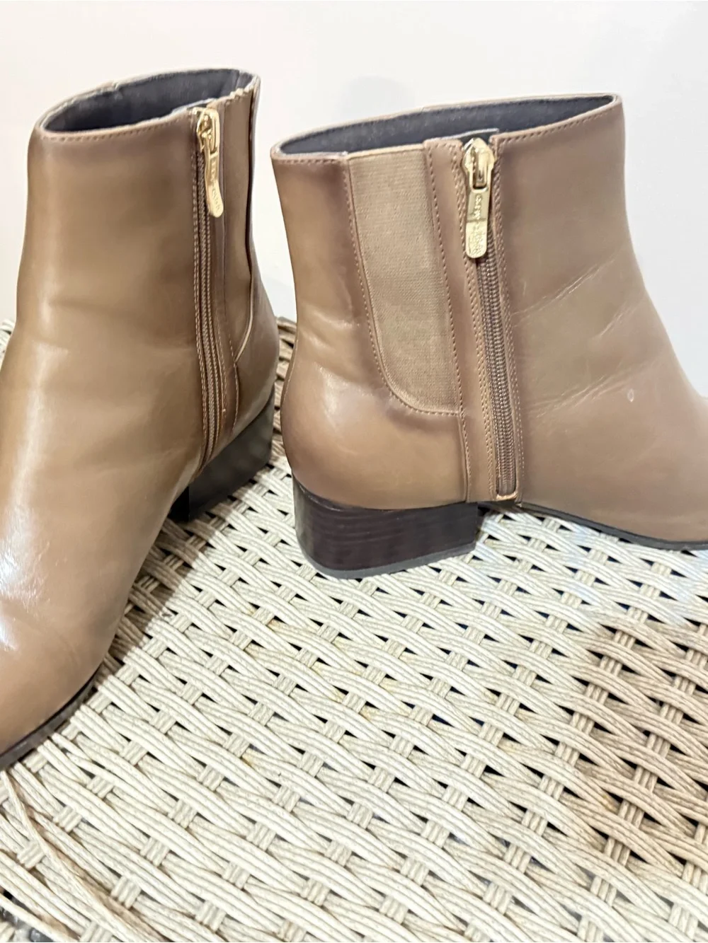 Easy Spirit Leather Ankle Boots – Women’s Size 8.5 M